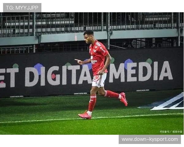 朗斯2-1布雷斯特，主场连胜紧追榜首